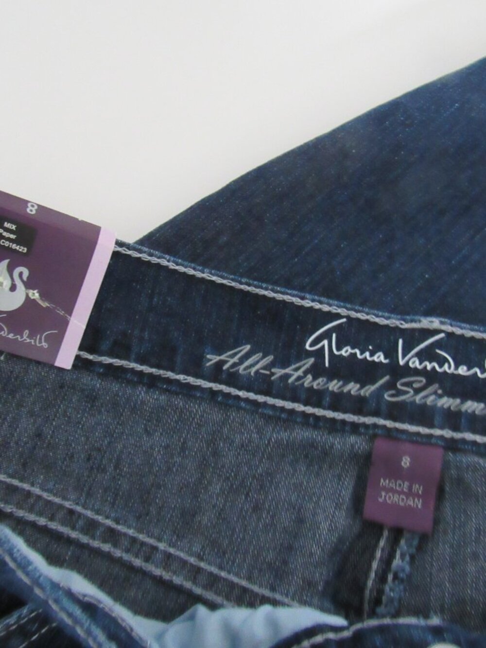NEW WOMEN'S GLORIA VANDERBILT SKIMMER DENIM CAPRIS SIZE 8